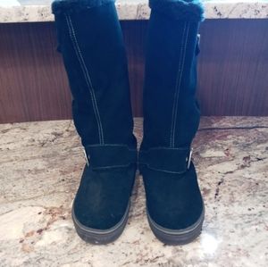 VANS black seude and sherpa boots